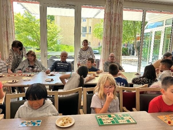 Lire la suite à propos de l’article Une belle après-midi intergénérationnelle entre l’EHPAD et l’école